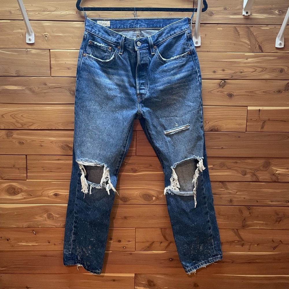 Levi’s 501 Ripped Blue Distressed Jeans Size 26